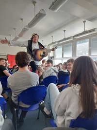 Divadélko Hradec Králové 23. 3. 2026 - 2. stupeň Divadelní učebnice20260323_100019.jpg